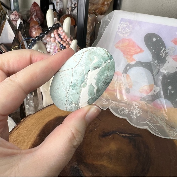 Unicorn jasper palm stone - Picture 3 of 4